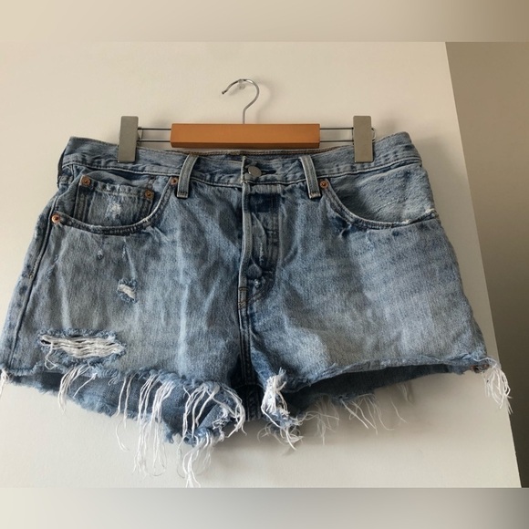 Levis 501 DENIM DISTRESSED SHORTS SIZE 30 WAIST HIGH RISE BUTTON FLY - Picture 4 of 12